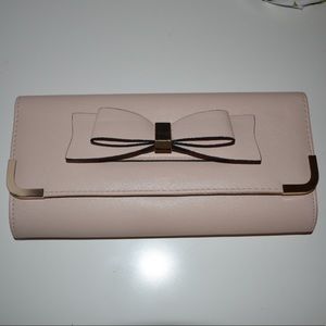 Aldo clutch